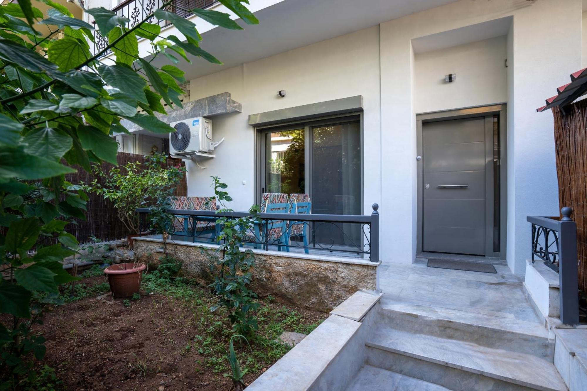Spacious And Beautiful House Pireusz Kültér fotó